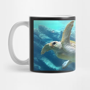 SEA TURTLE SWIMMING FREE IN THE SEA DESIGN Mug